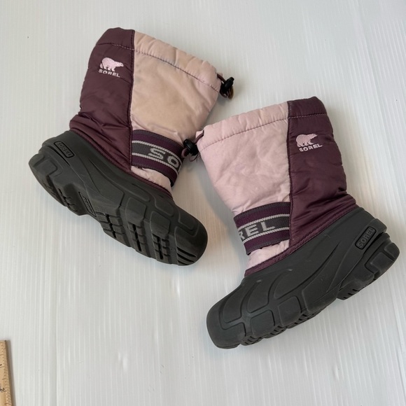 Sorel Two-Tone Winter Boots in Pink and Dark Purple - Picture 5 of 7